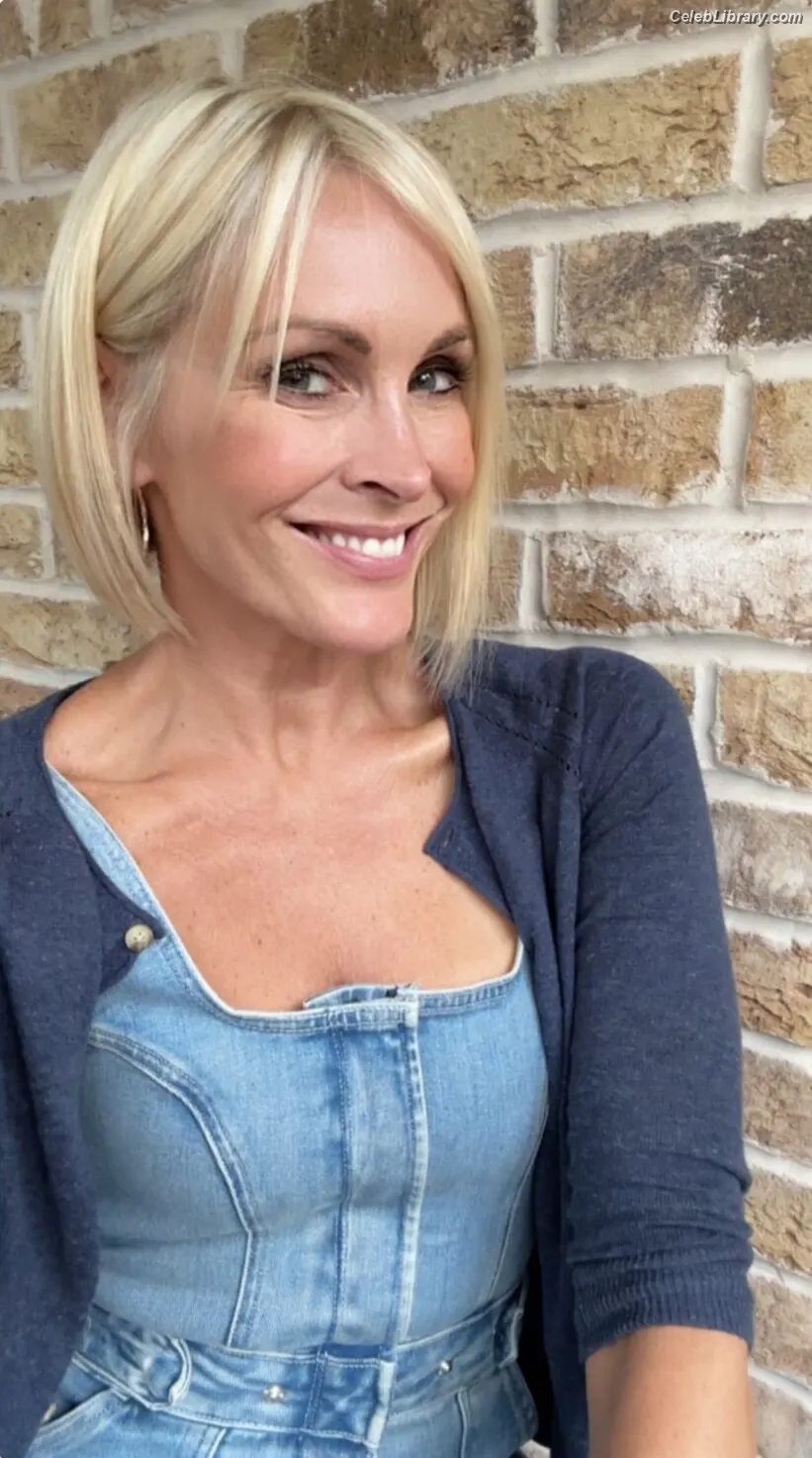 Jenni Falconer photo 24 of 193