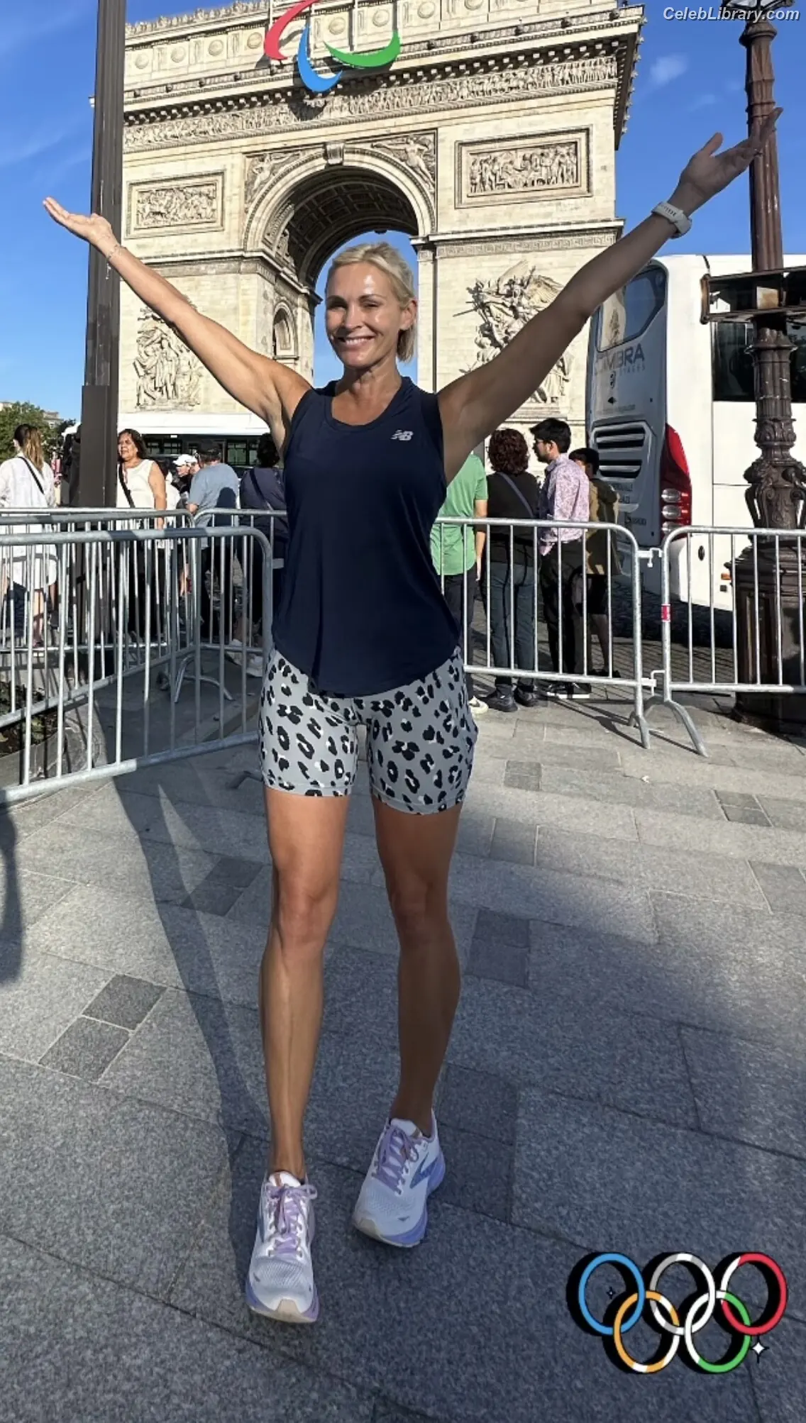 Jenni Falconer photo 12 of 193