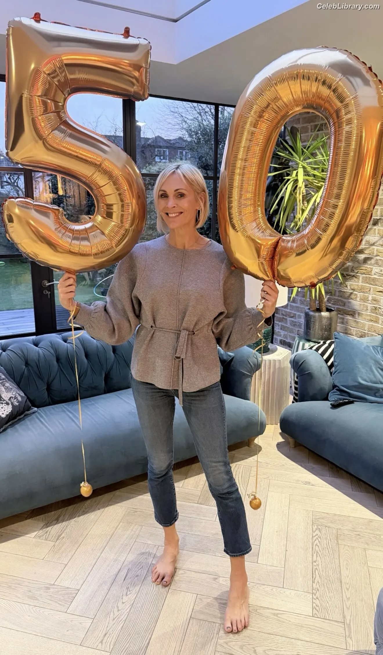 Jenni Falconer photo 24 of 193