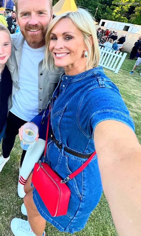 Jenni Falconer photo 10 of 194
