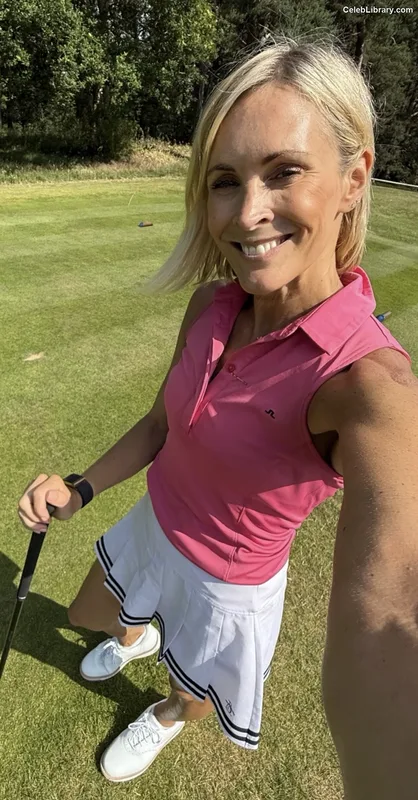 Jenni Falconer photo 23 of 194
