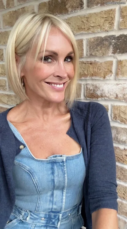 Jenni Falconer photo 5 of 194