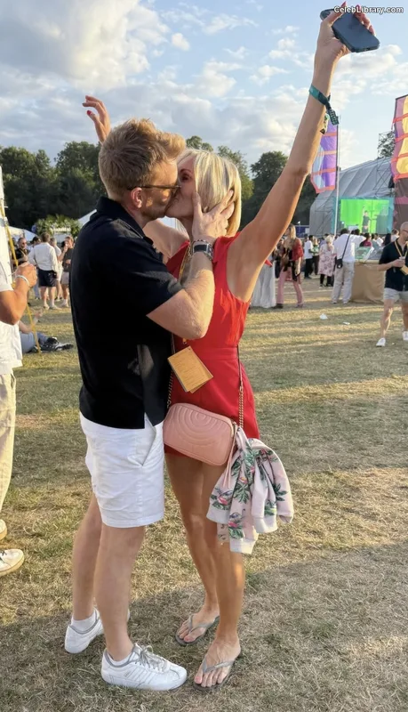Jenni Falconer photo 2 of 194