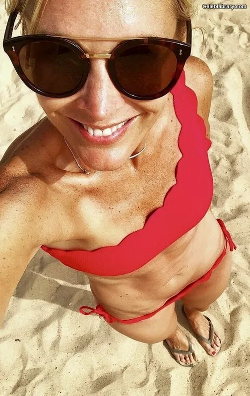 Jenni Falconer photo 14 of 194