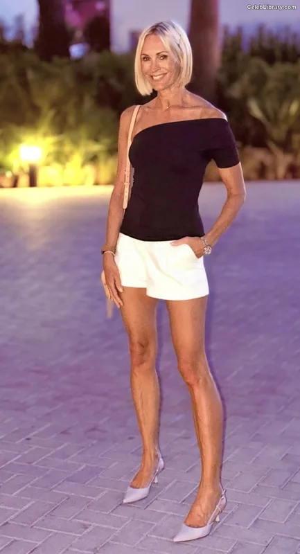 Jenni Falconer photo 2 of 194