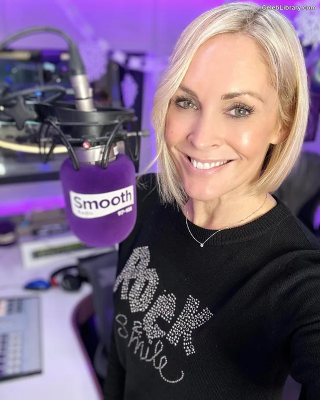 Jenni Falconer photo 4 of 194
