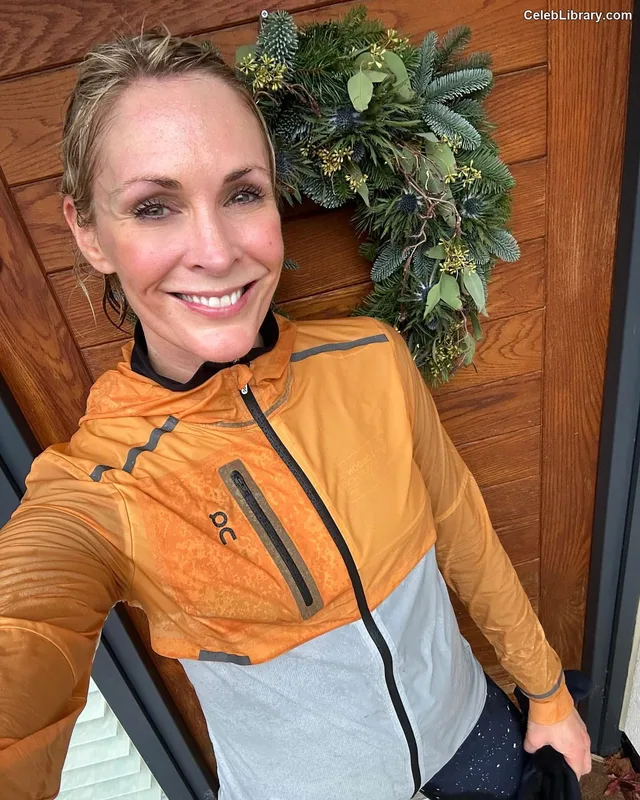 Jenni Falconer photo 7 of 194