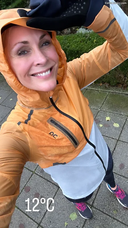 Jenni Falconer photo 8 of 194