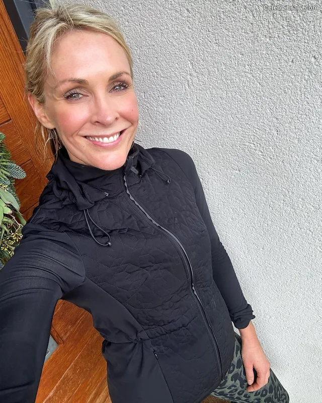 Jenni Falconer photo 10 of 194