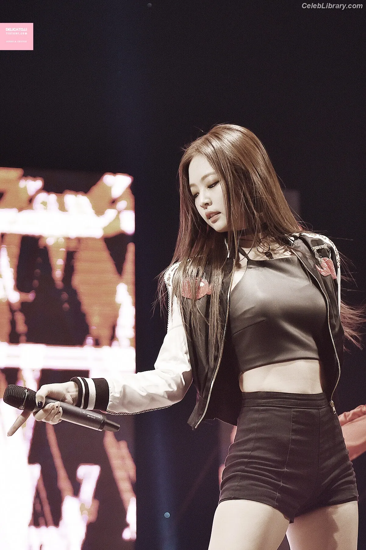 Jennie  BLΛƆKPIИK (Blackpink) photo 1 of 3641