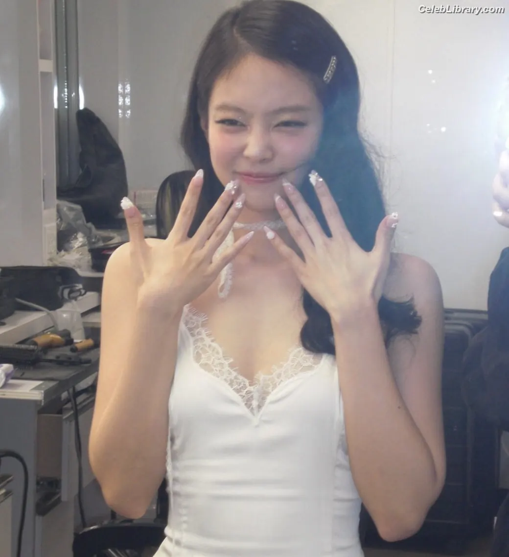 Jennie  BLΛƆKPIИK (Blackpink) photo 8 of 3641