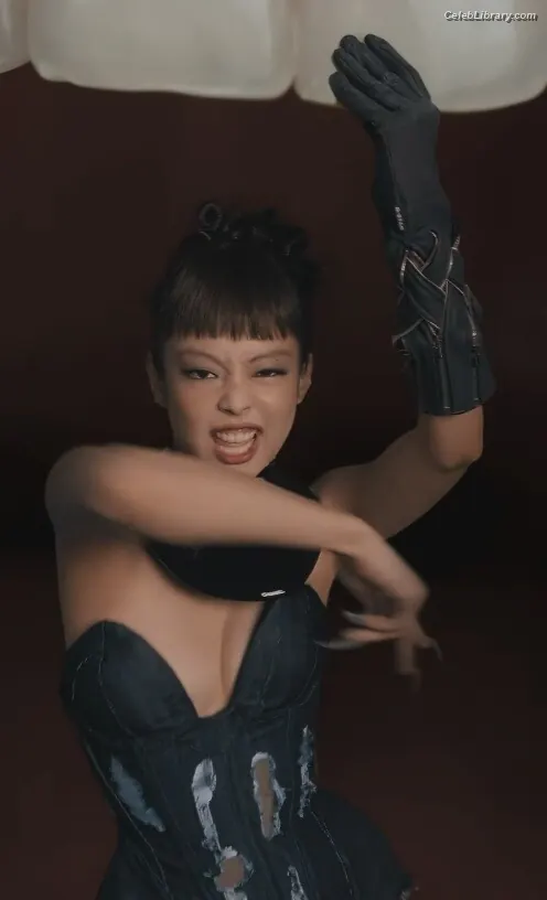 Jennie  BLΛƆKPIИK (Blackpink) photo 14 of 3641