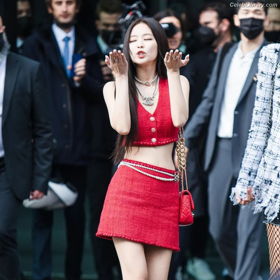 Jennie  BLΛƆKPIИK (Blackpink) photo 10 of 3641