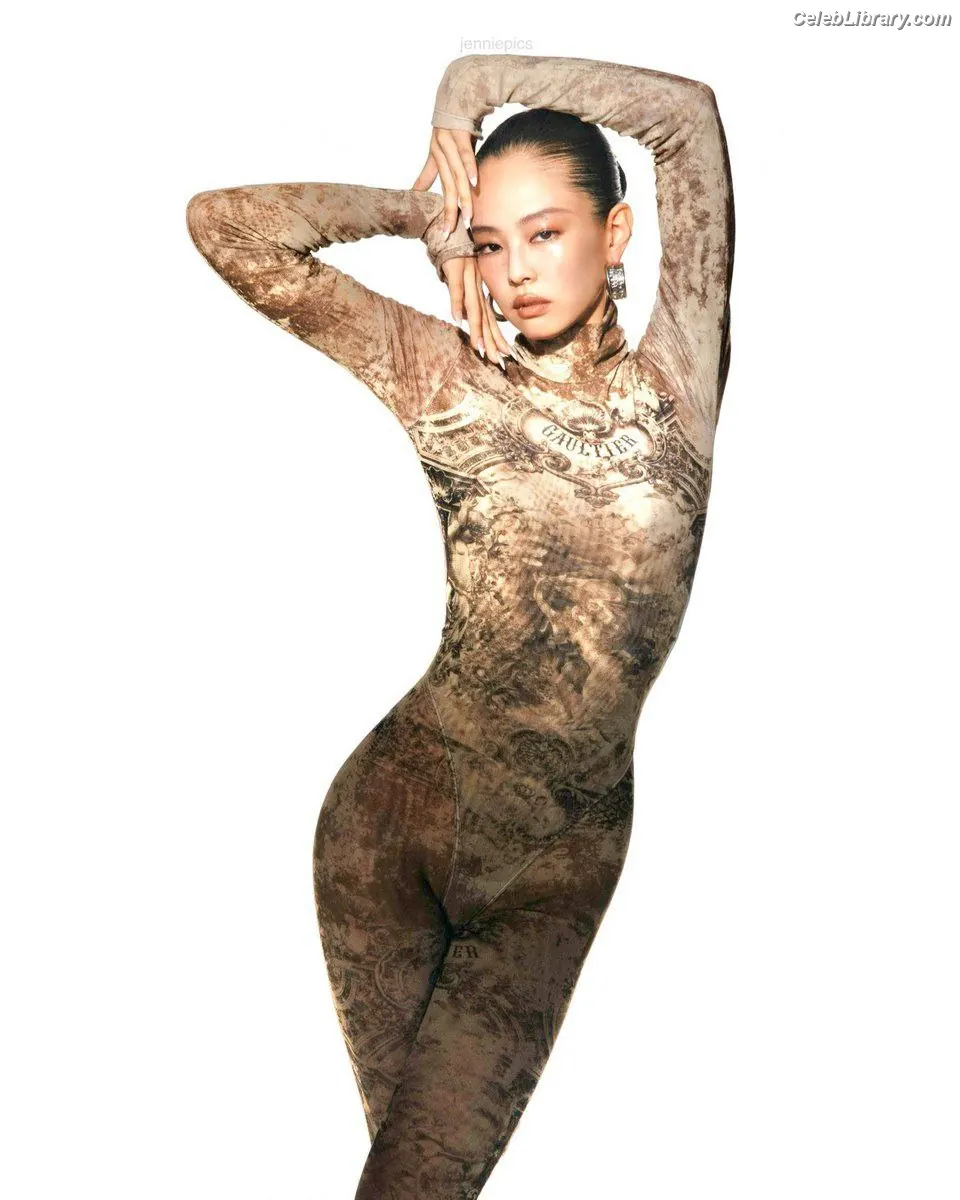 Jennie  BLΛƆKPIИK (Blackpink) photo 4 of 3641