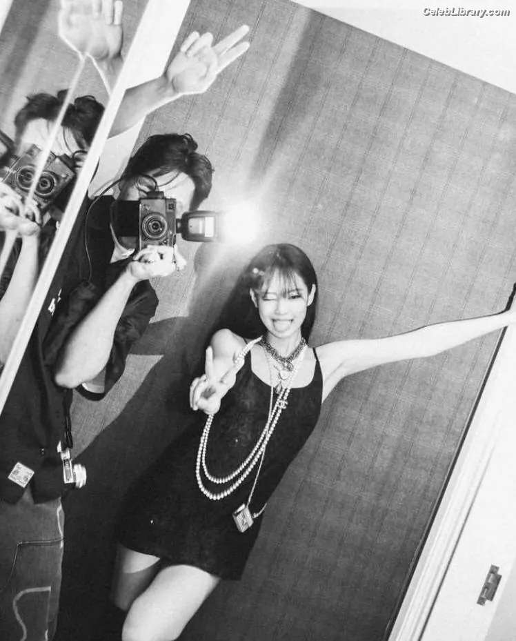 Jennie  BLΛƆKPIИK (Blackpink) photo 1 of 3641