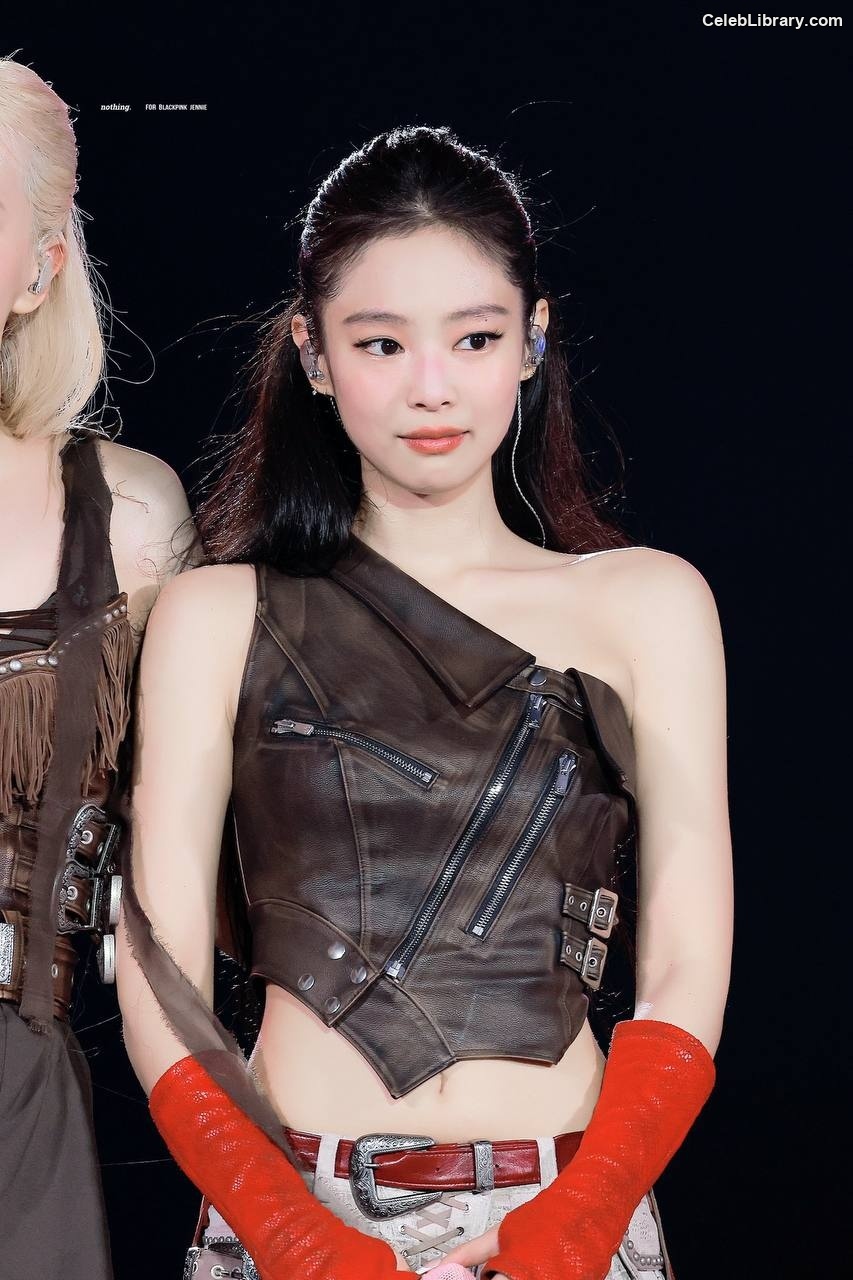 Jennie  BLΛƆKPIИK (Blackpink) photo 4 of 3632