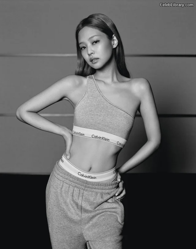 Jennie  BLΛƆKPIИK (Blackpink) photo 1 of 3632