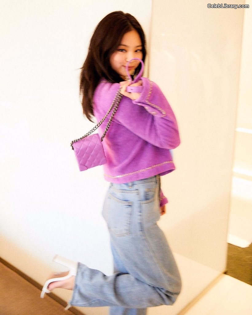 Jennie  BLΛƆKPIИK (Blackpink) photo 2 of 3632