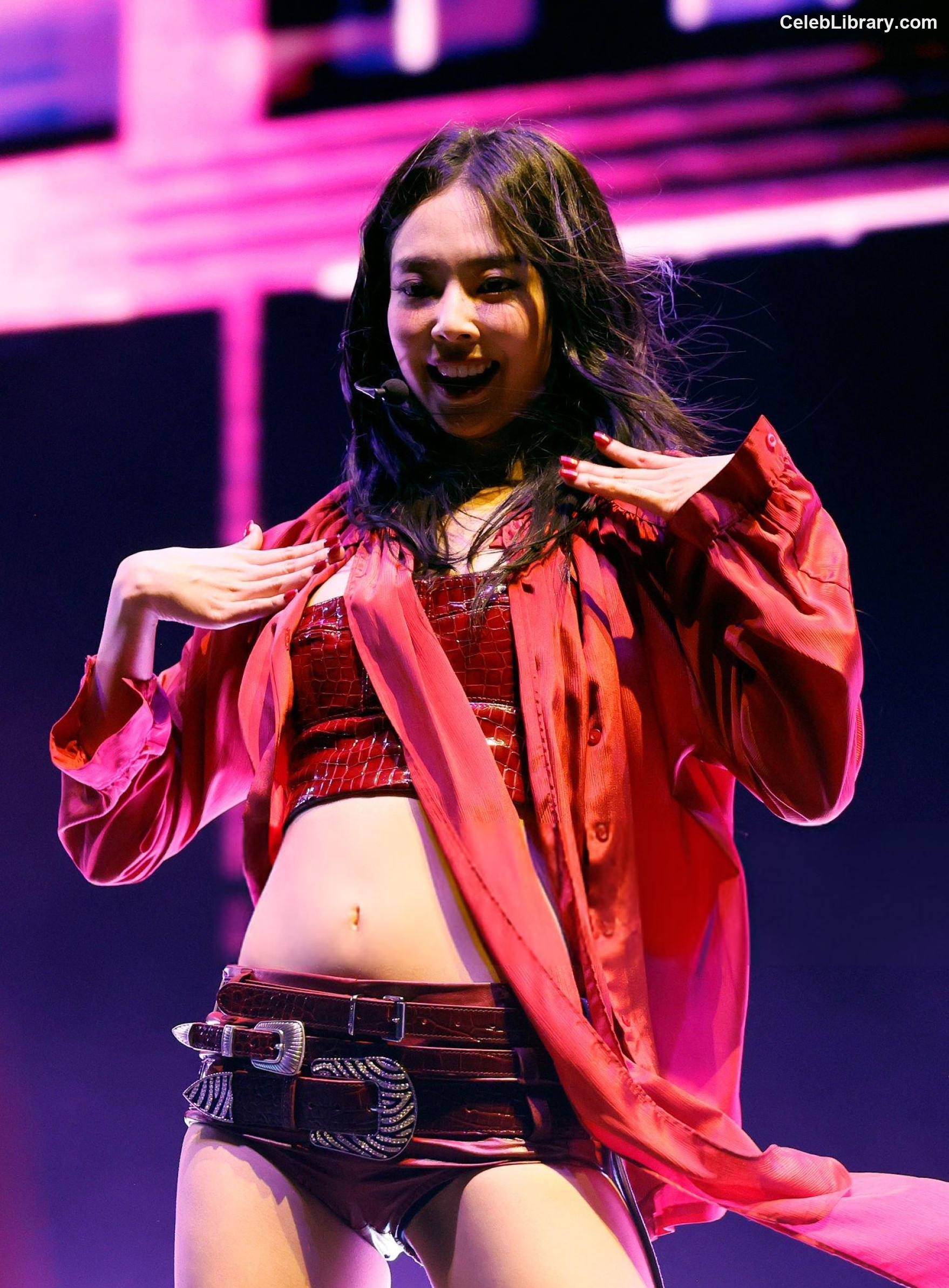 Jennie  BLΛƆKPIИK (Blackpink) photo 1 of 3632