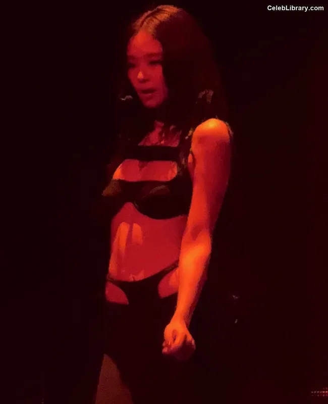 Jennie  BLΛƆKPIИK (Blackpink) photo 2 of 3632