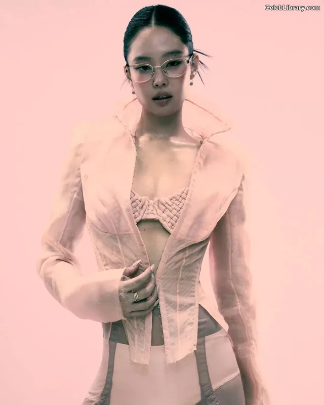 Jennie  BLΛƆKPIИK (Blackpink) photo 1 of 3632