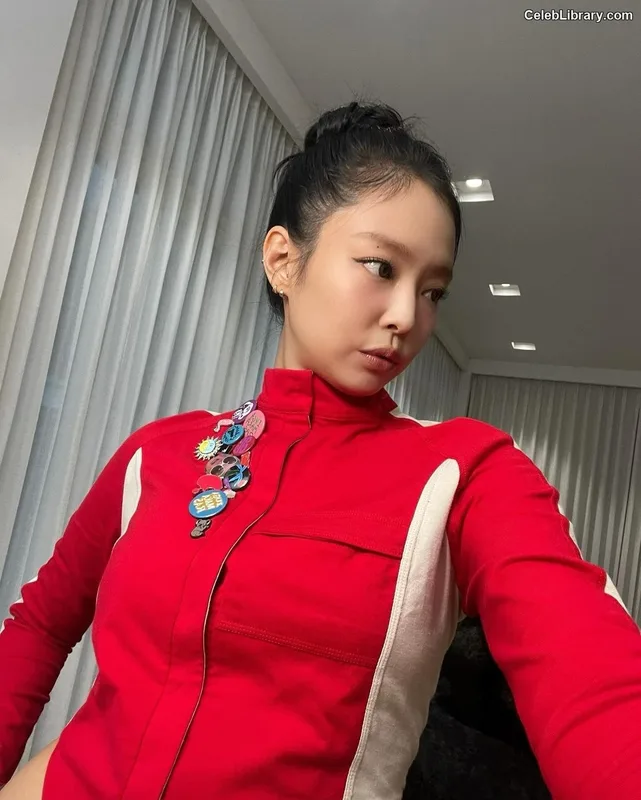 Jennie BLΛƆKPIИK (Blackpink) photo 1 of 3632
