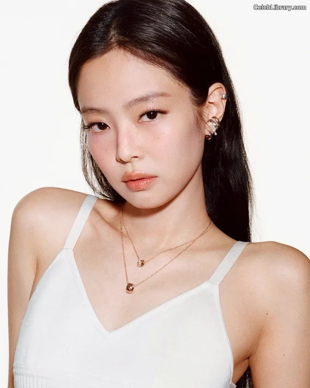 Jennie  BLΛƆKPIИK (Blackpink) photo 1 of 3632
