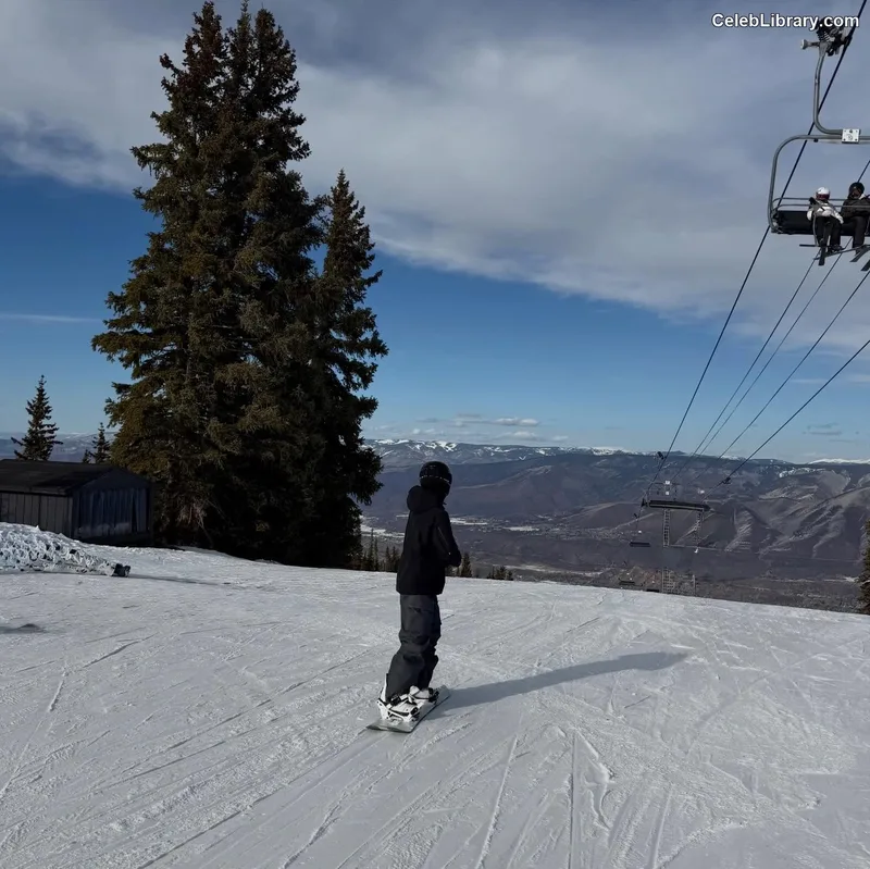 Jennie  BLΛƆKPIИK (Blackpink) photo 1 of 3632