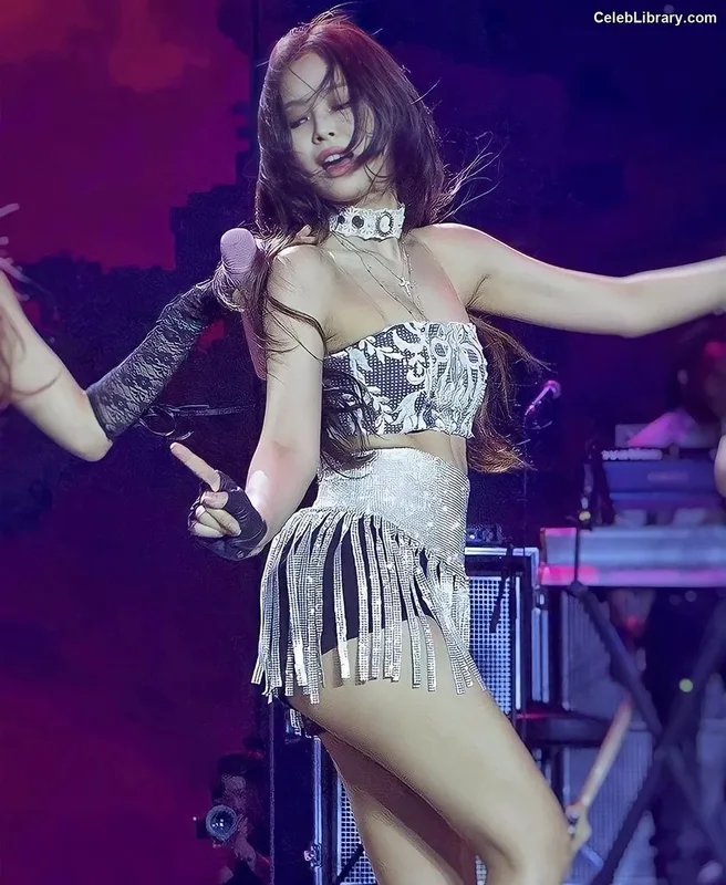 Jennie  BLΛƆKPIИK (Blackpink) photo 1 of 3632