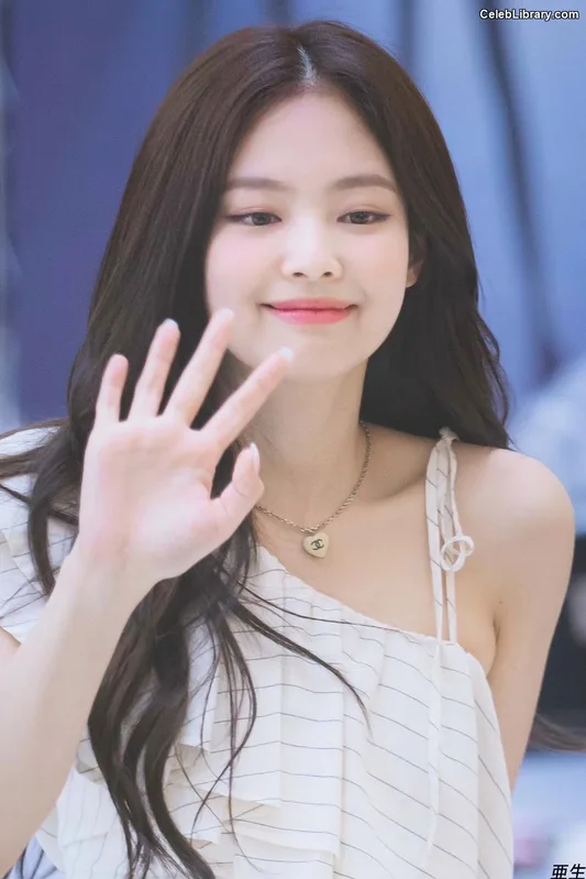 Jennie BLΛƆKPIИK (Blackpink) photo 3 of 3632