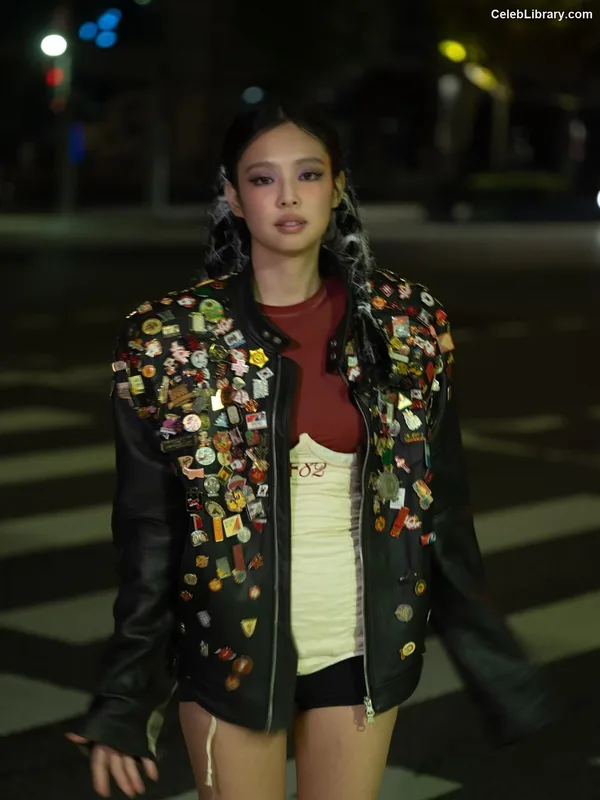 Jennie  BLΛƆKPIИK (Blackpink) photo 1 of 3632