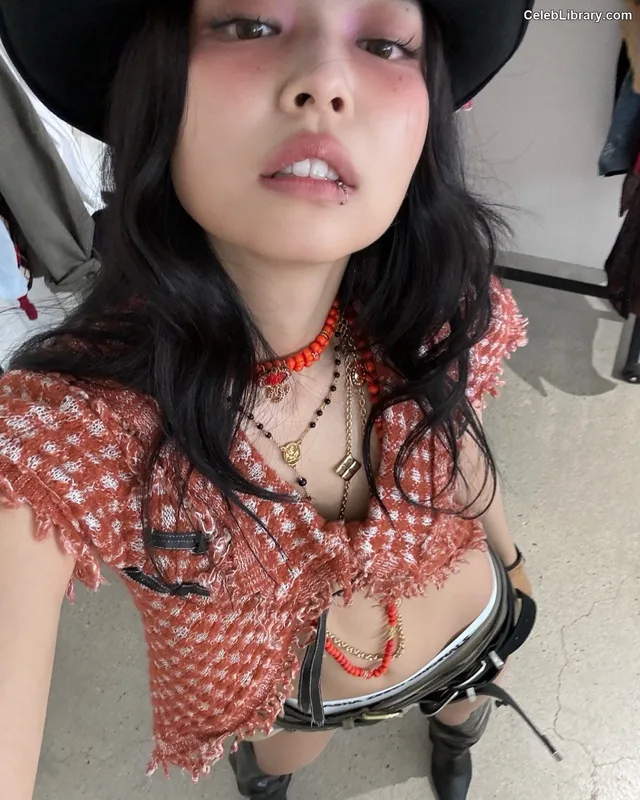 Jennie BLΛƆKPIИK (Blackpink) photo 1 of 3632