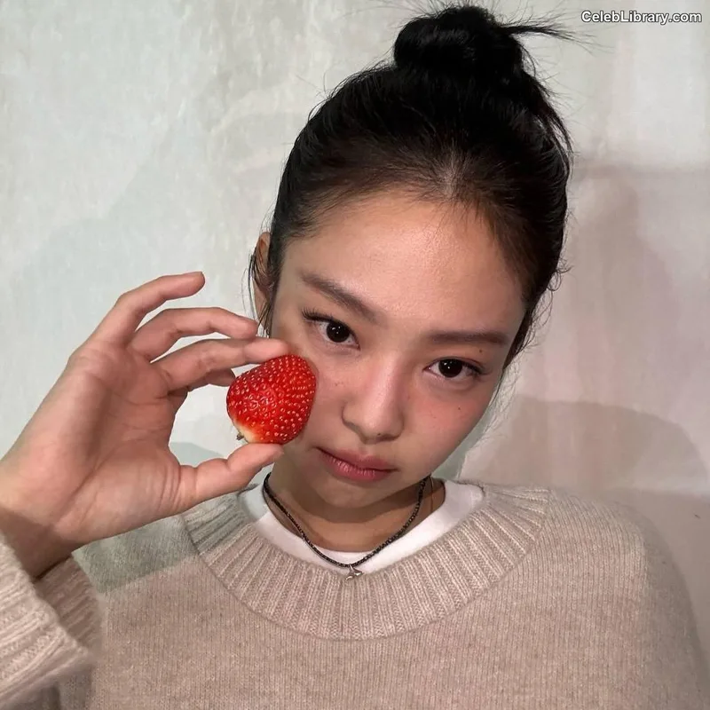 Jennie BLΛƆKPIИK (Blackpink) photo 24 of 3632