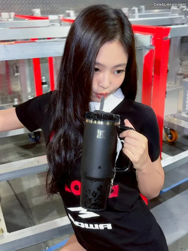 Jennie BLΛƆKPIИK (Blackpink) photo 21 of 3632