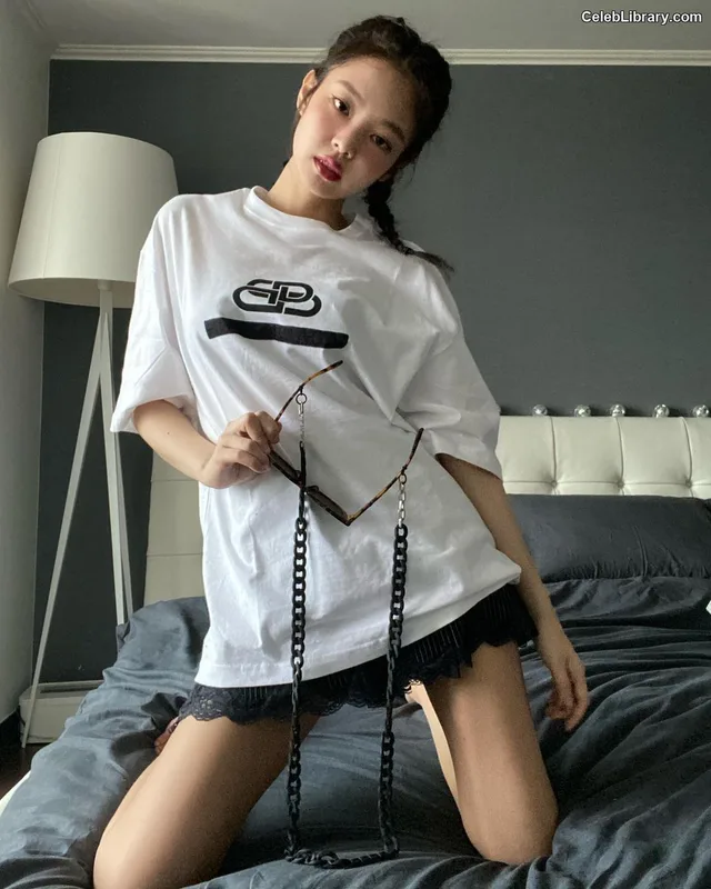 Jennie  BLΛƆKPIИK (Blackpink) photo 1 of 3632