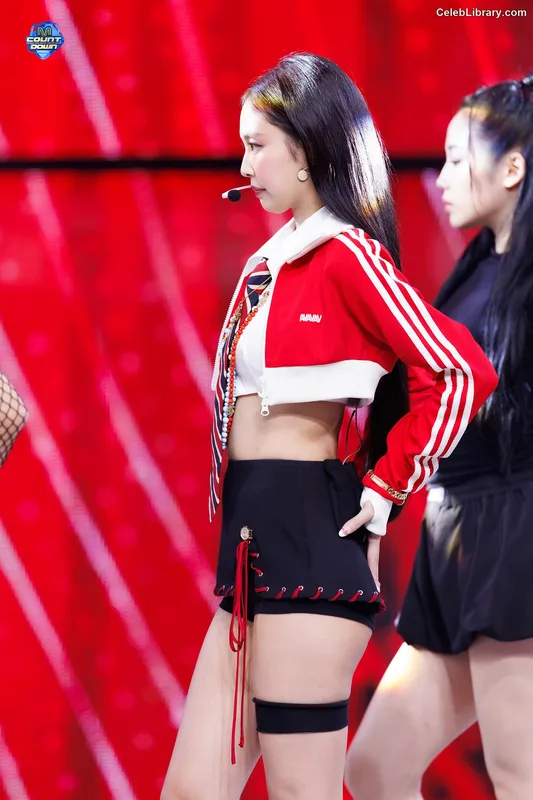 Jennie  BLΛƆKPIИK (Blackpink) photo 1 of 3632