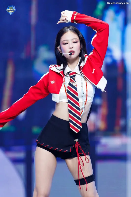 Jennie  BLΛƆKPIИK (Blackpink) photo 2 of 3632