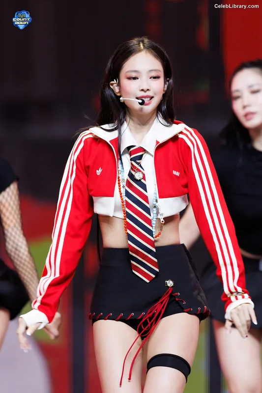 Jennie  BLΛƆKPIИK (Blackpink) photo 9 of 3632