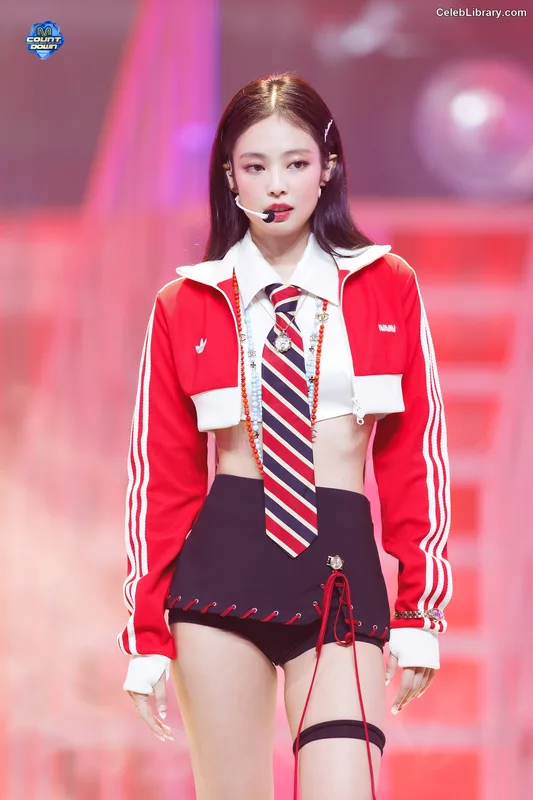 Jennie  BLΛƆKPIИK (Blackpink) photo 18 of 3632