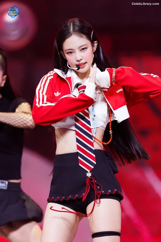Jennie  BLΛƆKPIИK (Blackpink) photo 3 of 3632