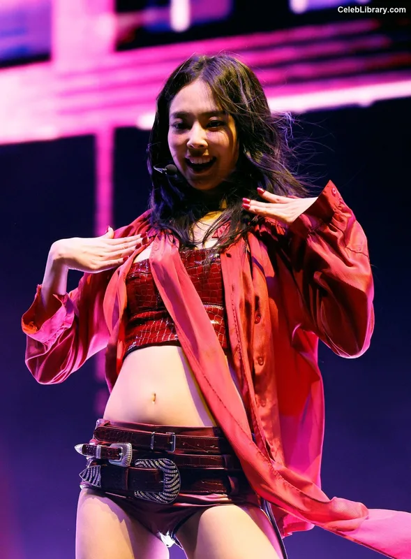 Jennie  BLΛƆKPIИK (Blackpink) photo 1 of 3632