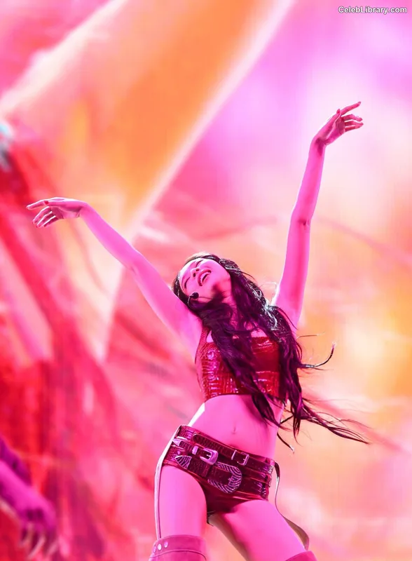 Jennie  BLΛƆKPIИK (Blackpink) photo 4 of 3632
