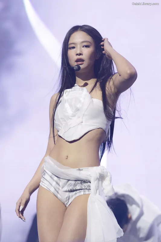 Jennie  BLΛƆKPIИK (Blackpink) photo 1 of 3632