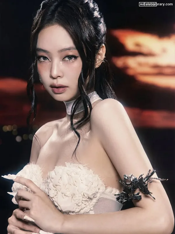 Jennie  BLΛƆKPIИK (Blackpink) photo 1 of 3632