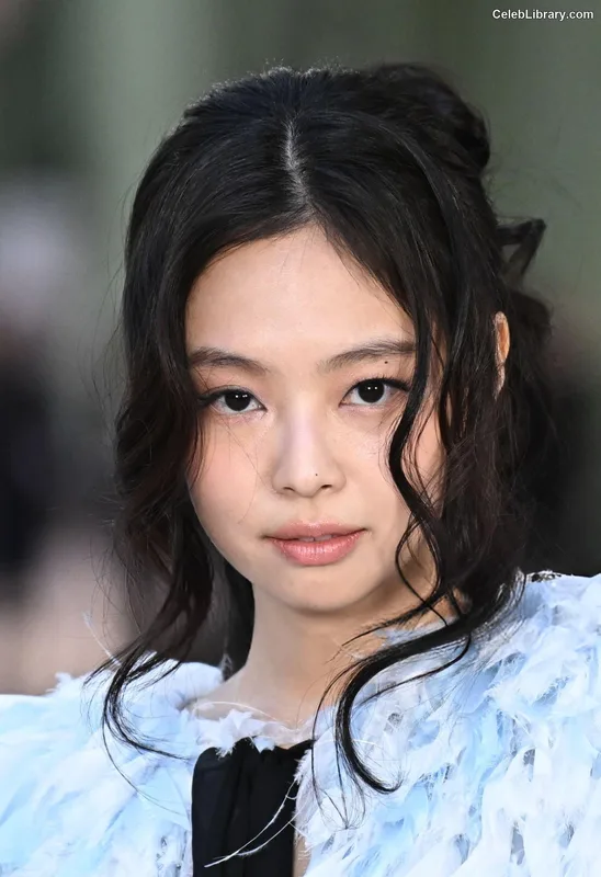 Jennie  BLΛƆKPIИK (Blackpink) photo 1 of 3632