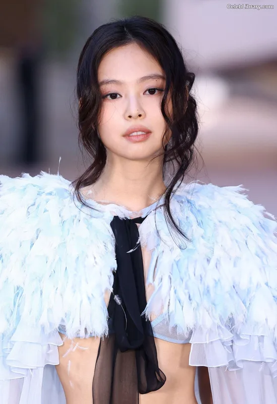 Jennie  BLΛƆKPIИK (Blackpink) photo 14 of 3632