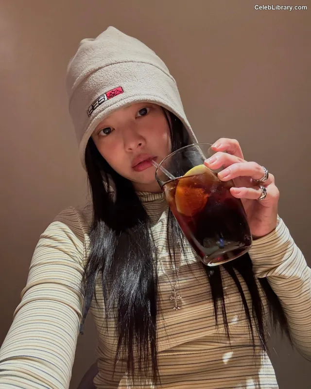 Jennie  BLΛƆKPIИK (Blackpink) photo 1 of 3632