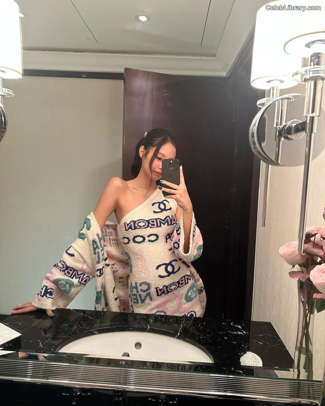 Jennie  BLΛƆKPIИK (Blackpink) photo 22 of 3632