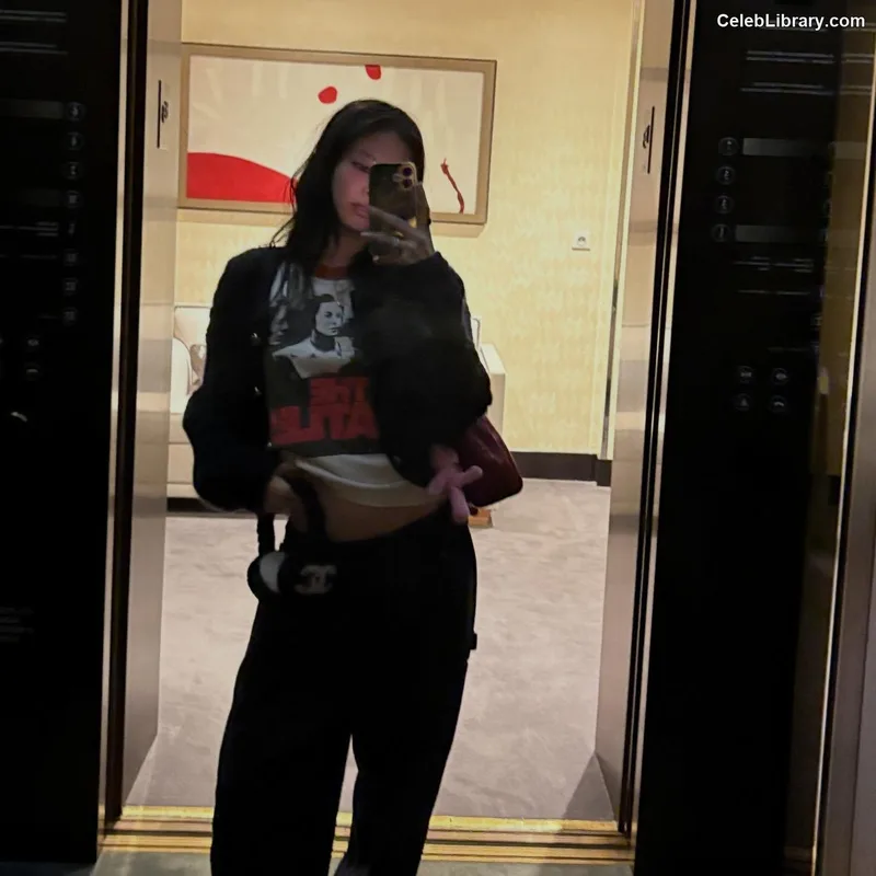 Jennie BLΛƆKPIИK (Blackpink) photo 1 of 3632