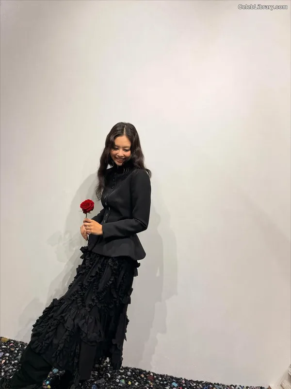 Jennie  BLΛƆKPIИK (Blackpink) photo 1 of 3632